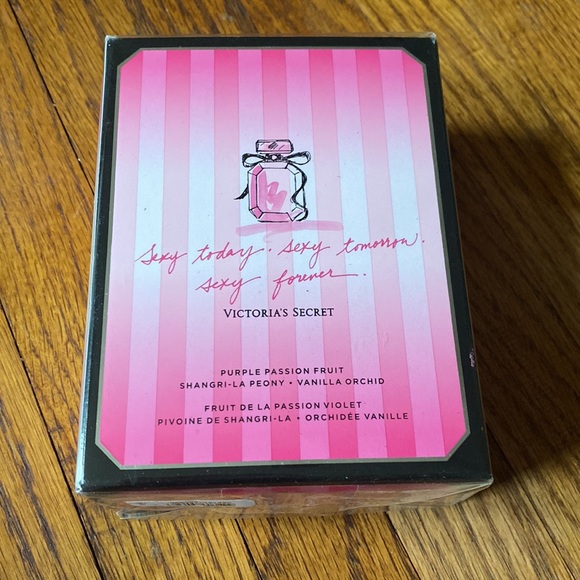 New in box Victoria’s Secret bombshell perfume - Picture 2 of 2